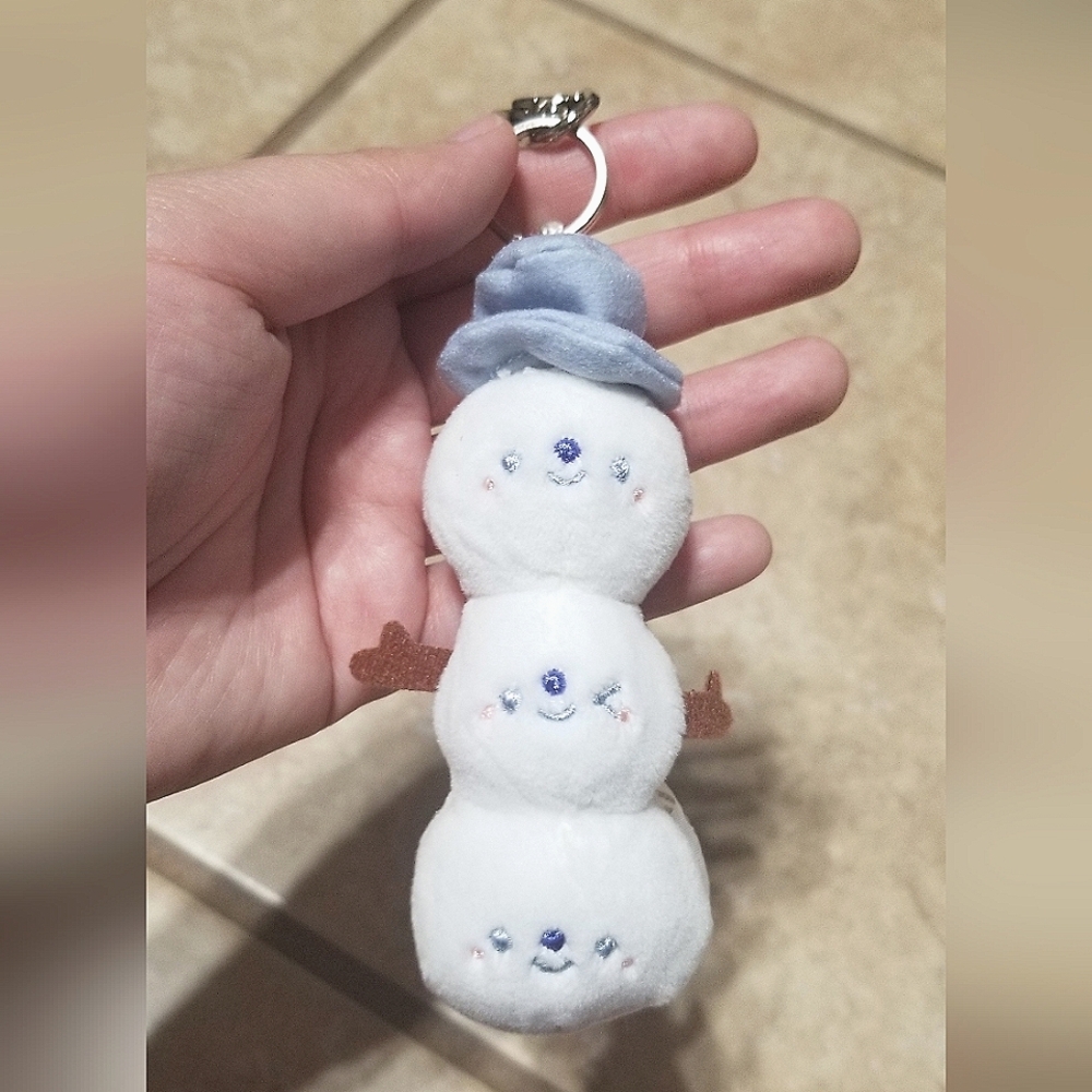 Smoko Winter Snowman 4 Inch Plush Keychain